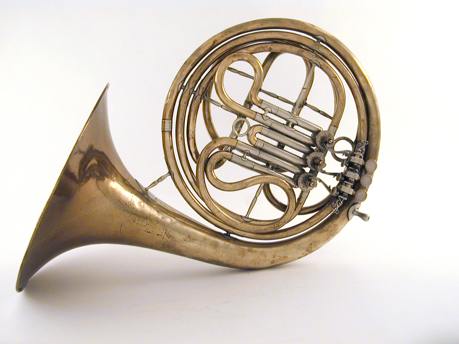 Single horn